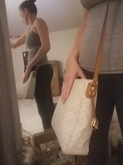 Mk Jet Set Large Messager Bag Vanilla - Picture 13 of 13